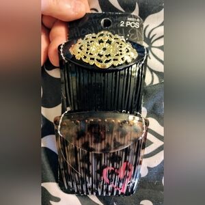 2 New Scunci Hair Combs     4/24